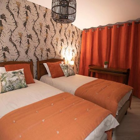 Chambre Jungle Dans Maison D'Hote "Le Petit Clouet"- Рошкорбон Екстериор снимка