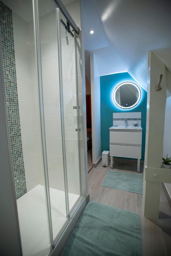 Chambre Jungle Dans Maison D'Hote "Le Petit Clouet"- Рошкорбон Екстериор снимка