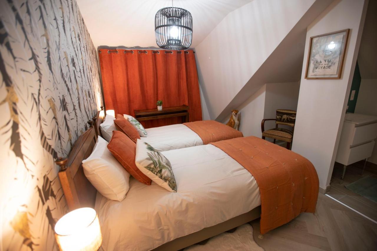 Chambre Jungle Dans Maison D'Hote "Le Petit Clouet"- Рошкорбон Екстериор снимка