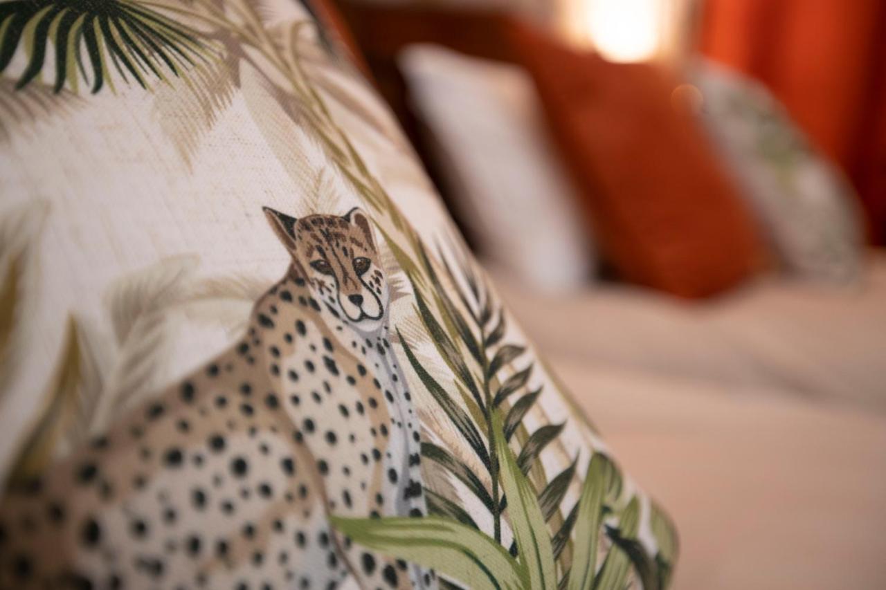Chambre Jungle Dans Maison D'Hote "Le Petit Clouet"- Рошкорбон Екстериор снимка