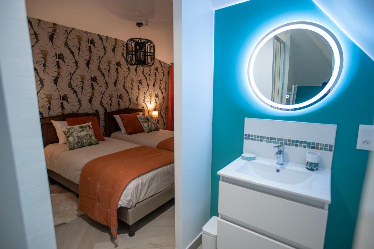 Chambre Jungle Dans Maison D'Hote "Le Petit Clouet"- Рошкорбон Екстериор снимка